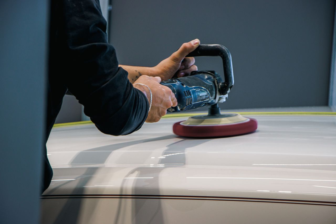 Interior del taller de pintura automotriz